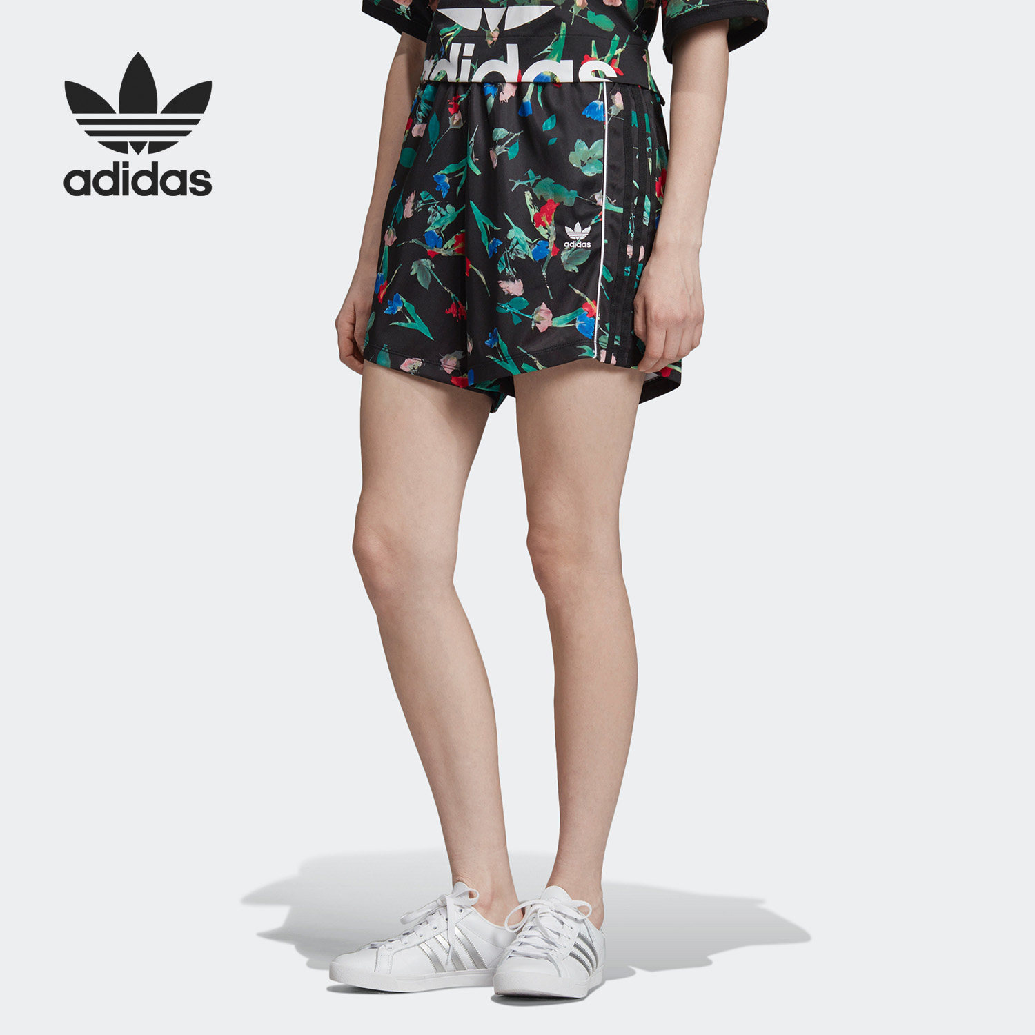 Adidas/阿迪达斯正品三叶草女子花卉印花运动短裤热裤 EC1873