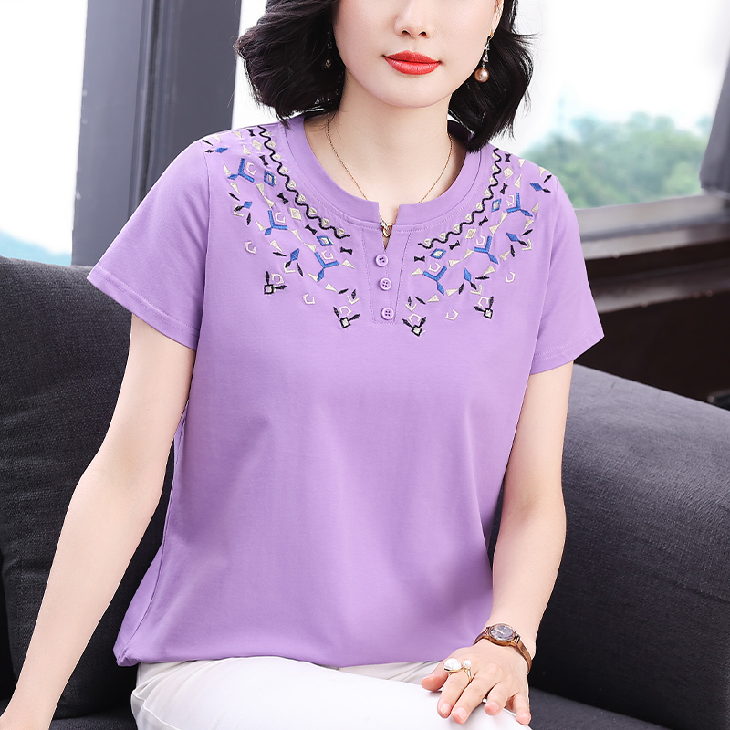 中老年短袖T恤女装纯棉刺绣V领减龄上衣妈妈宽松纯色时尚夏季衣服