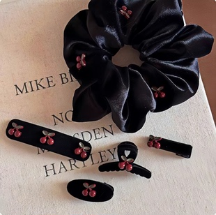 红樱桃复古黑色丝绒小抓夹夹高级感刘海夹秋冬植绒女后脑勺发夹