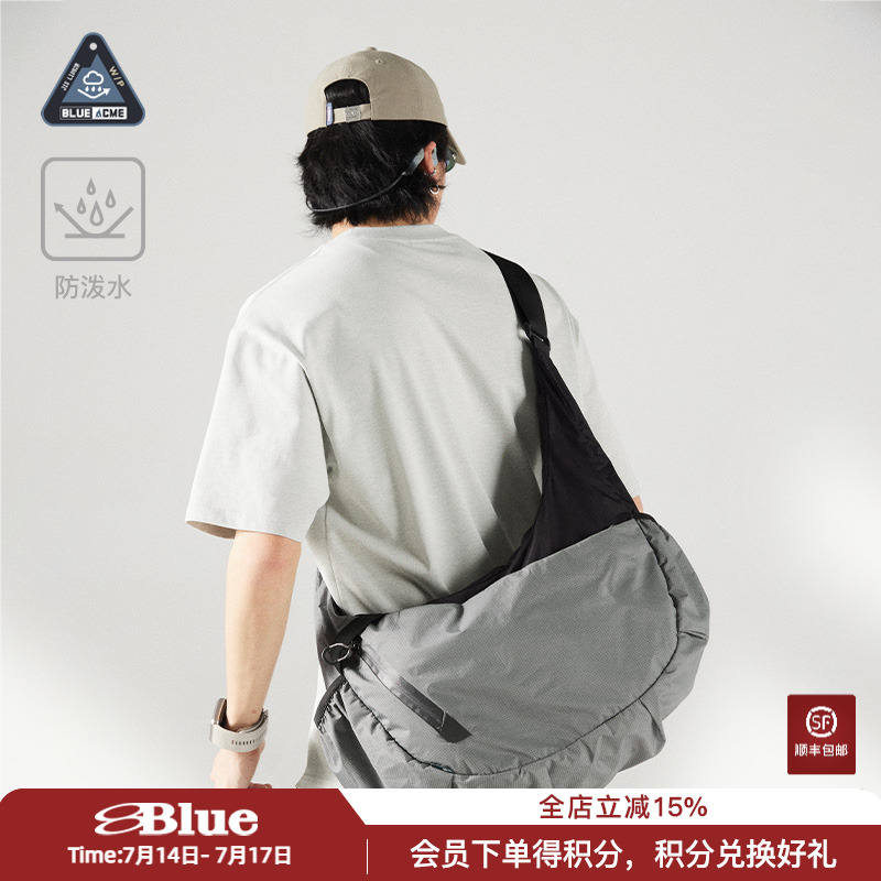 蓝岐轻量化大容量拼接邮差包防泼水城市通勤一体式可调节斜挎包男