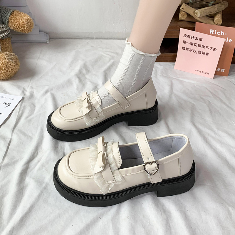 洛丽塔浅口玛丽珍鞋配裙子