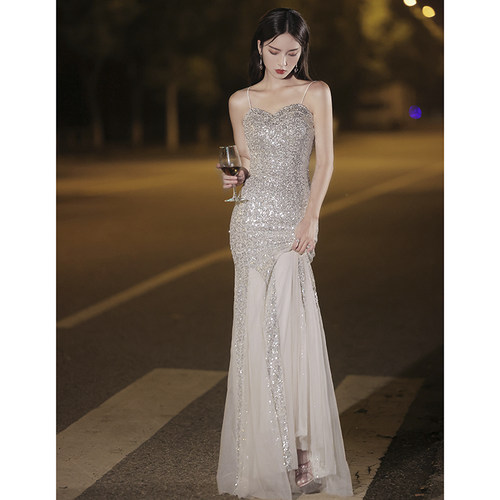 银色轻奢小众高端风吊带晚礼服裙