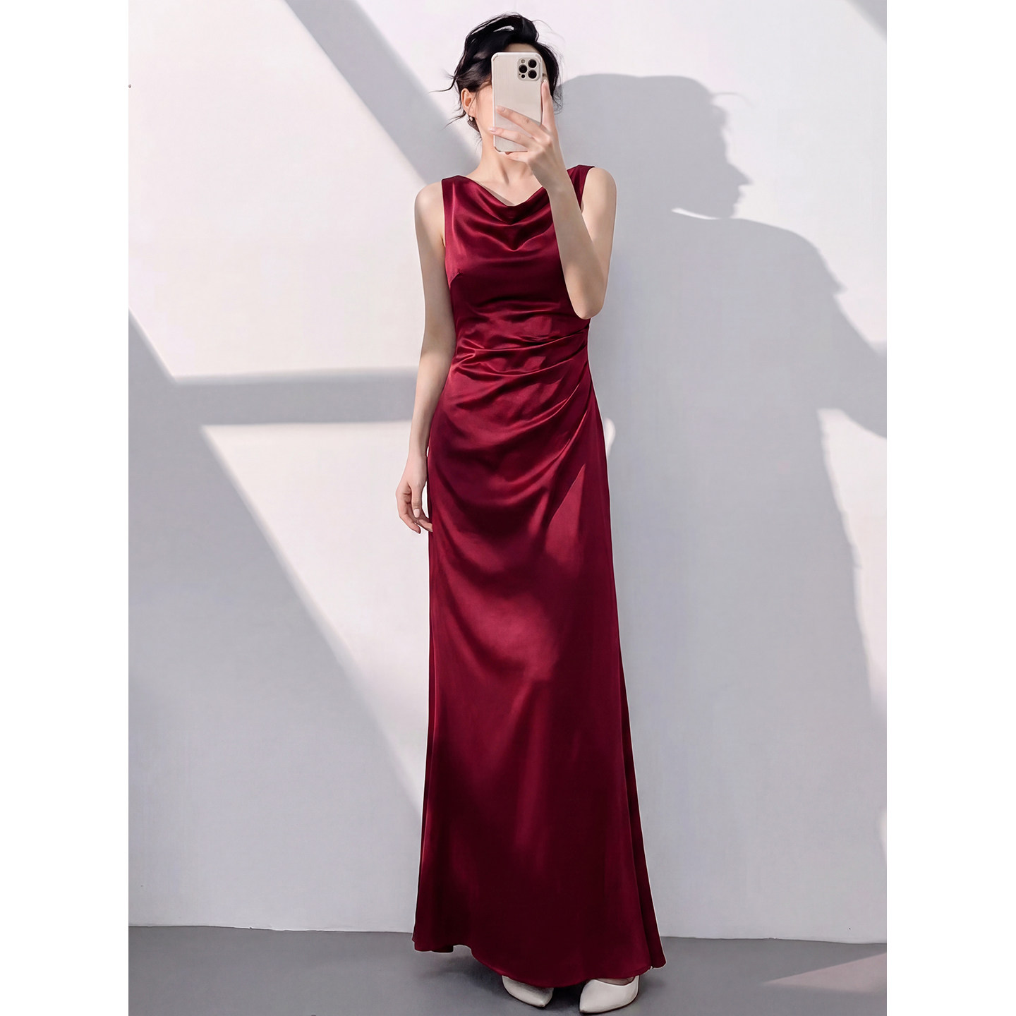 红色晚礼服女2026新款高级感订婚鱼尾裙宴会主持人平时可穿缎面女图片
