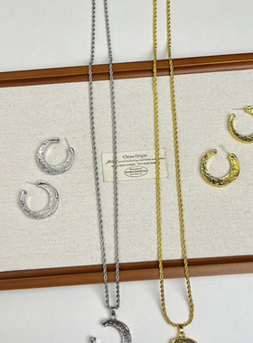 复古肌理感流沙弯月吊坠长款项链女C型月牙锁骨链49