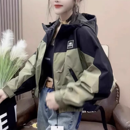 撞色拼接冲锋衣外套女春秋季新款欧货小个子休闲爬山夹克短款上衣