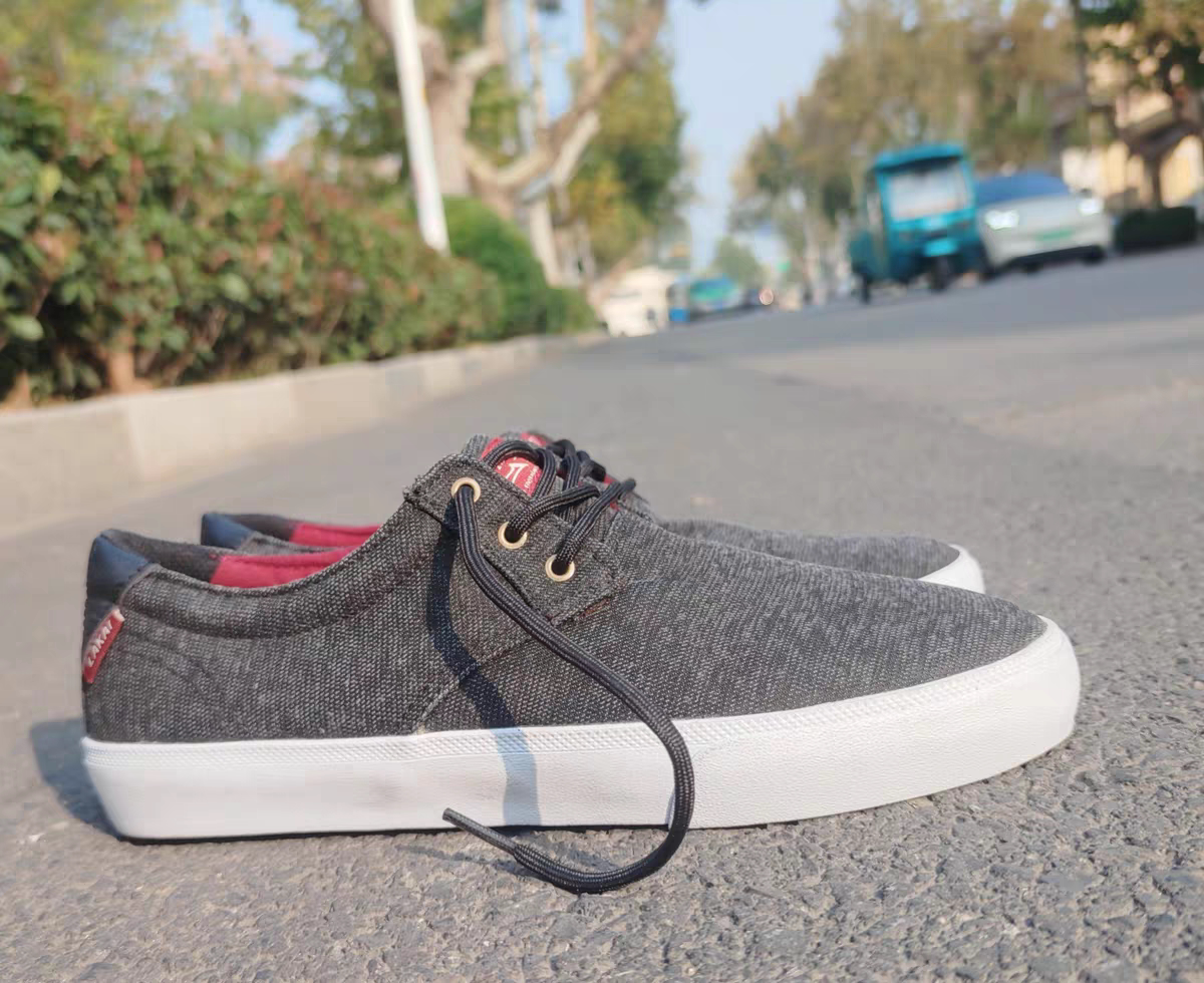 外贸鞋 原单库存帆布鞋板鞋滑板鞋 灰色 偏小 减震鞋垫41+43