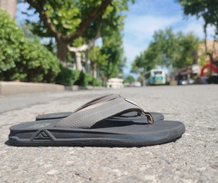 外贸原单库存鞋 减震鞋底瓶起子  人字拖 男拖鞋黑底灰带37.5+45