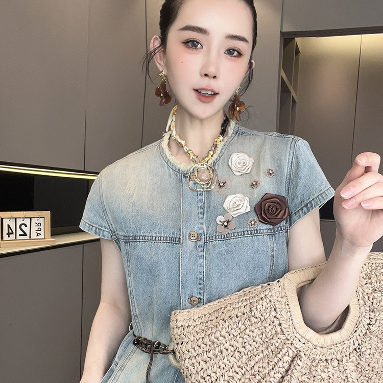 牛仔连衣裙女2026夏季新款时尚撞色拼接花朵单排扣牛仔裙圆领裙子