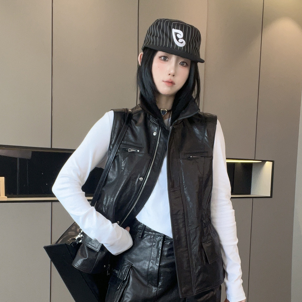 皮马甲女2026秋季新款纯色绵羊皮外套拉链皮衣中长款马夹无袖上衣