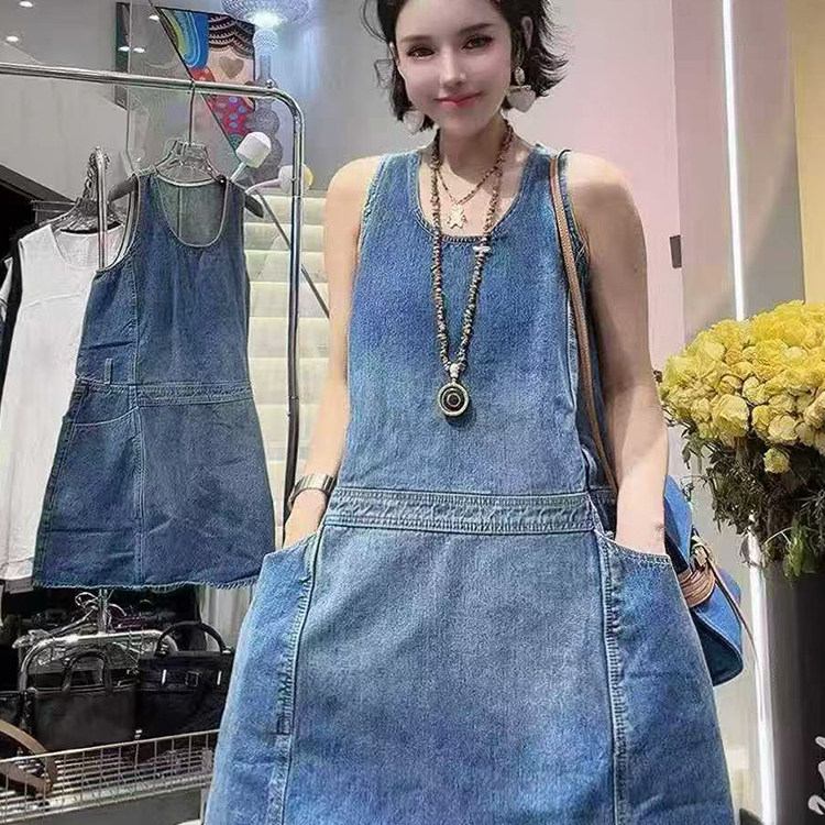 牛仔连衣裙女2026夏季新款欧洲站设计感时尚U型领牛仔裙无袖裙子