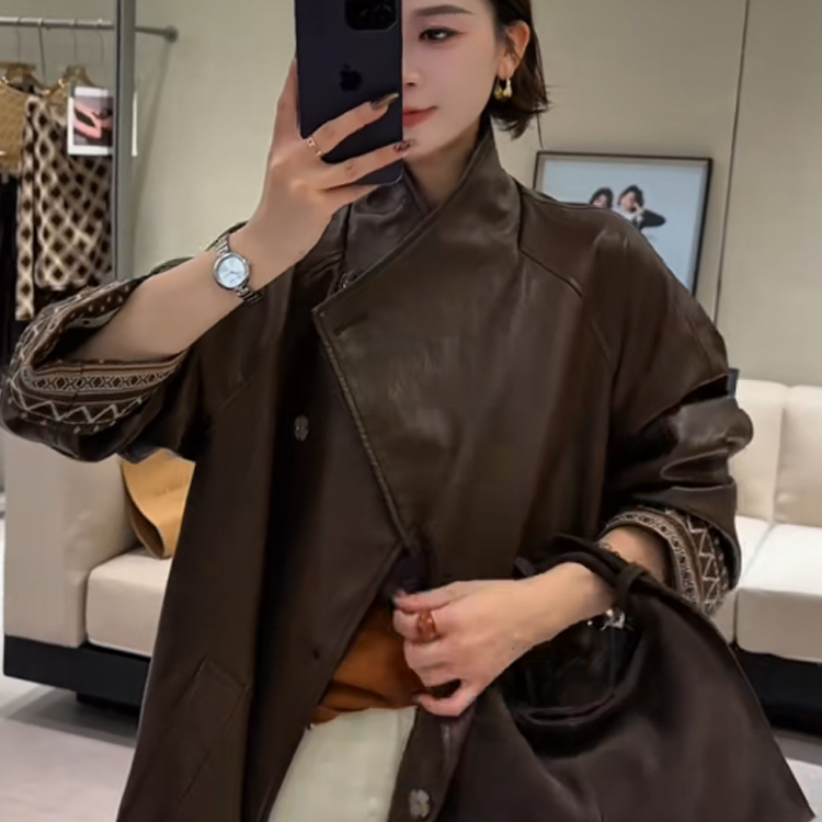 皮衣女2025秋季新款欧洲站设计感中长款纯色蛋白皮外套长袖上衣