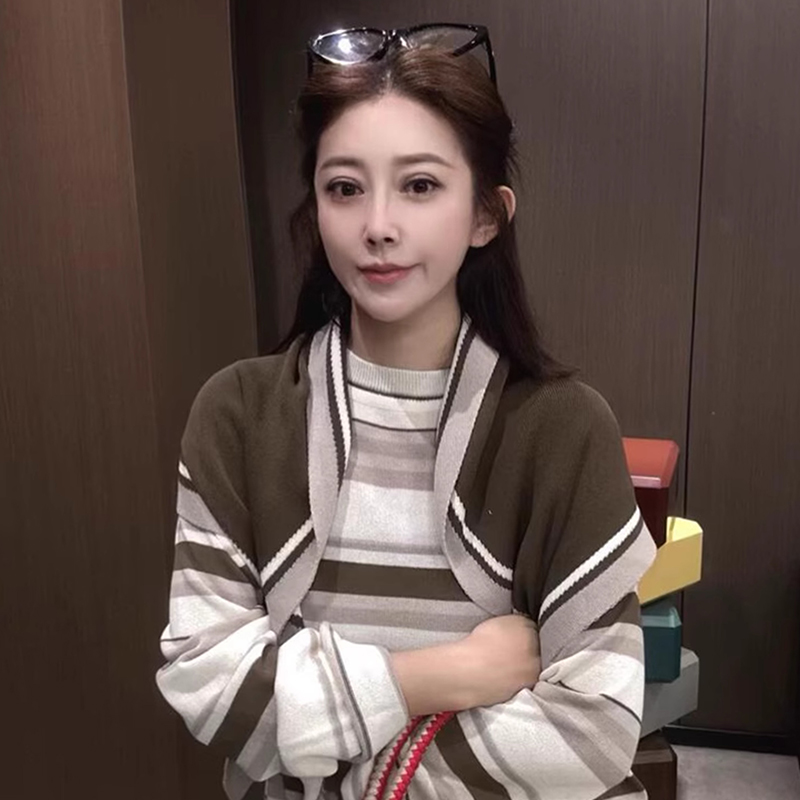 撞色拼接条纹针织衫女2025秋季新款欧洲站设计感叠穿披肩长袖上衣