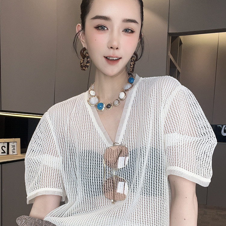 短袖T恤女2026夏季新款欧洲站设计感薄款纯色镂空V领灯笼袖上衣