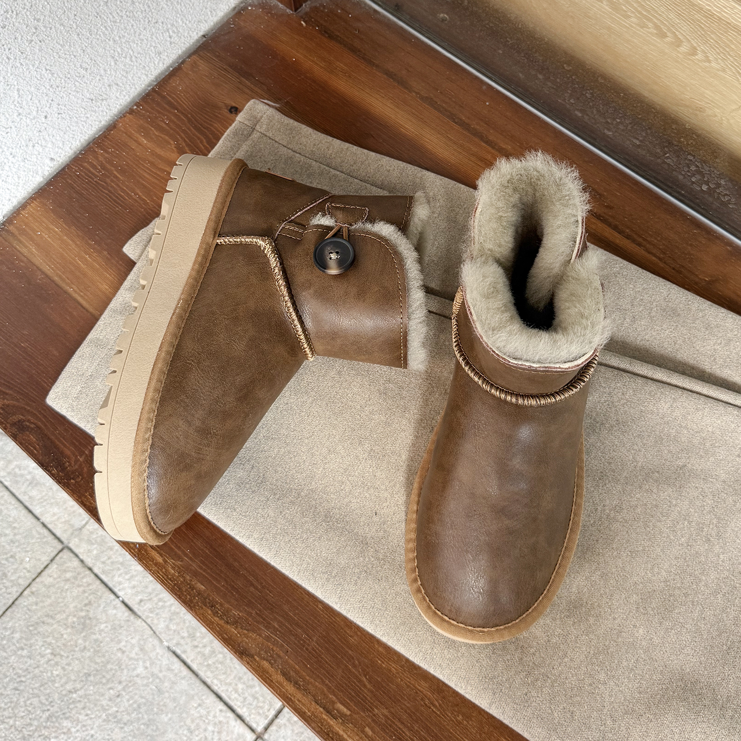 2025新款雪地靴女短筒厚底增高加绒加厚短靴防水皮面真皮时尚棉鞋