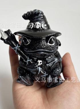 跨境新品树脂巫婆青蛙雕像适用于家居黑色帽子和骷髅点缀的装饰品