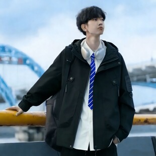 春秋外套男款机能冲锋衣春秋防水户外工装夹克青少年宽松连帽外套