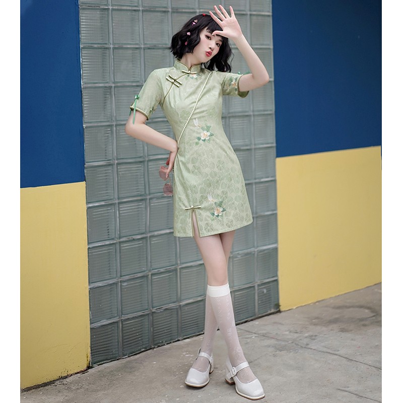 绿色旗袍2024年新款夏季年轻款少女改良新中式山茶花连衣裙小个子