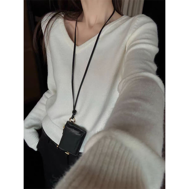 MosesQueen魔西女王米白色v领毛衣女内搭打底衫软糯宽松针织上衣