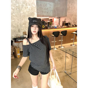 MosesQueen魔西女王韓系慵懶風(fēng)斜肩不規(guī)則上衣收腰條紋短袖 T恤