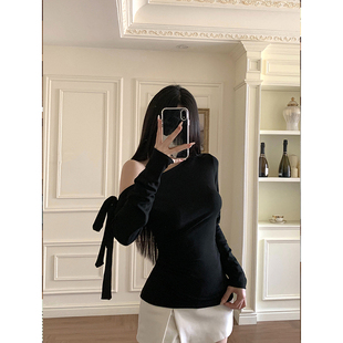 MosesQueen魔西女王斜肩长袖修身减龄显瘦纯欲白带设计感T恤