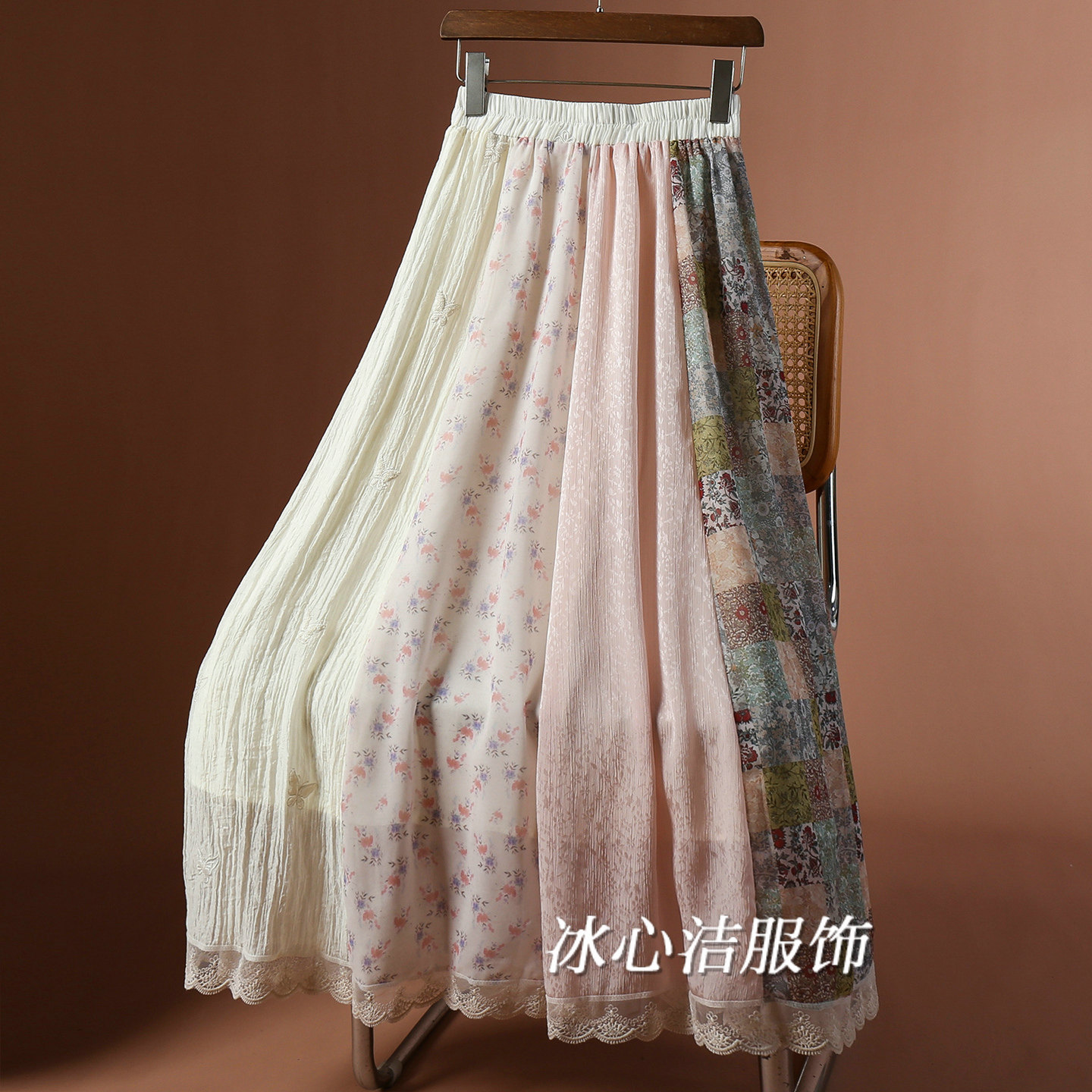 好看粉色蕾丝花边拼接半身裙女2026夏季新款设计感小众碎花裙长裙
