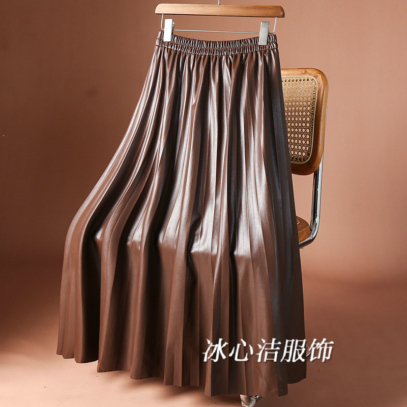 2025咖色松紧腰pu百褶皮裙半身裙