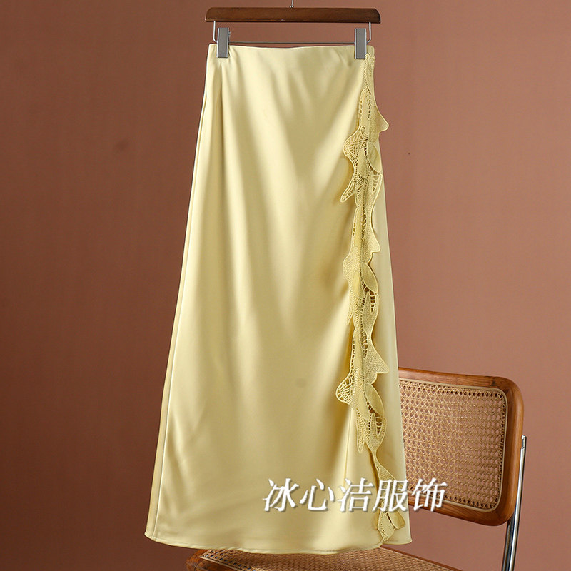 开春漂亮黄色蕾丝花边醋酸缎面半身裙女春夏2025新款开叉裙子长裙