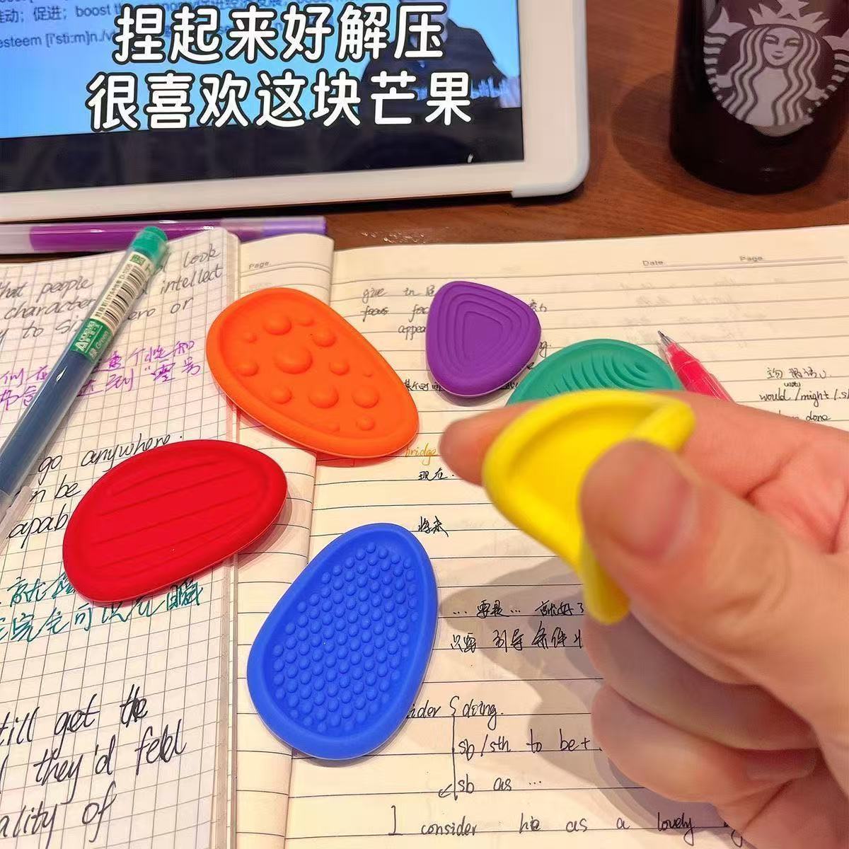 软硅胶感官石儿童解压玩具柔纹理把玩小石头多巴胺玩具分散注意力