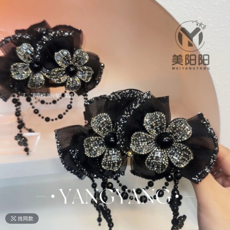 黑加仑鲨鱼夹立体花朵流苏闪钻