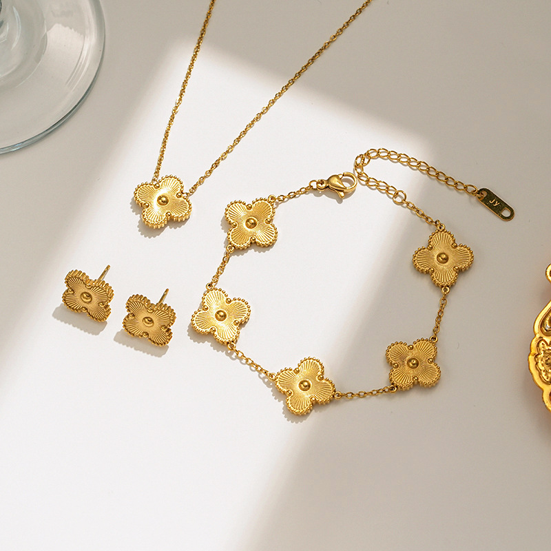 时尚百搭镭射四叶花套装钛钢项链女网红气质高级感锁骨链手链耳钉