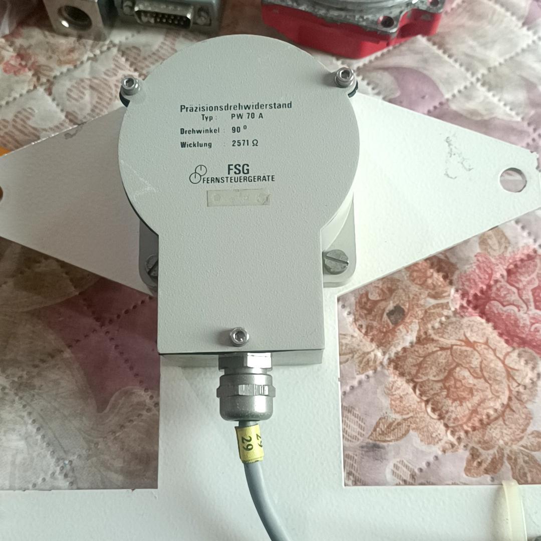 议价PW 70A 精密电位器 FSG 2571欧姆 90℃角度传感元件维修