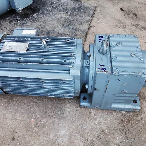 议价R77 DRE132MC4 SEW赛威减速机 7.5KW 速比1:19 轴径40维修