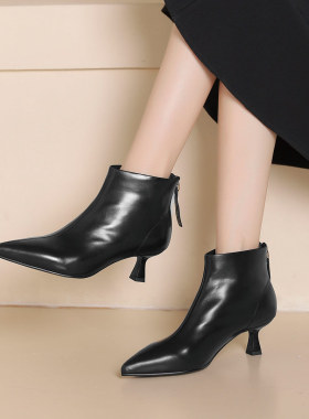 westory2025冬季新款复古百搭舒适英伦优雅显瘦短靴女84431