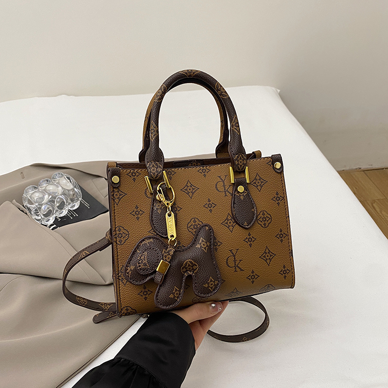 轻奢小众手提包斜挎包女式2025新款爆款超火高级感通勤上班小拎包