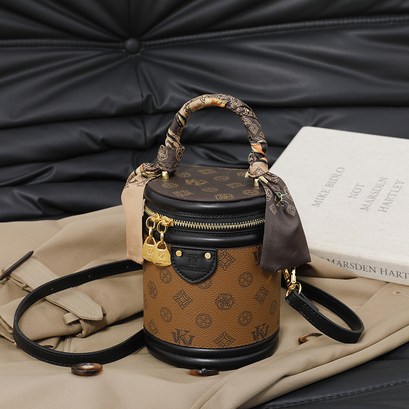 轻奢复古小众老花水桶包女2025新款时尚手提发财圆筒包百搭斜挎包