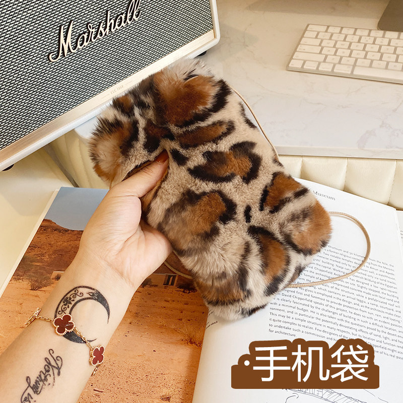 女士新款獭兔毛皮草小包包 裘皮小袋子IP手机袋斜跨真毛毛 豹纹
