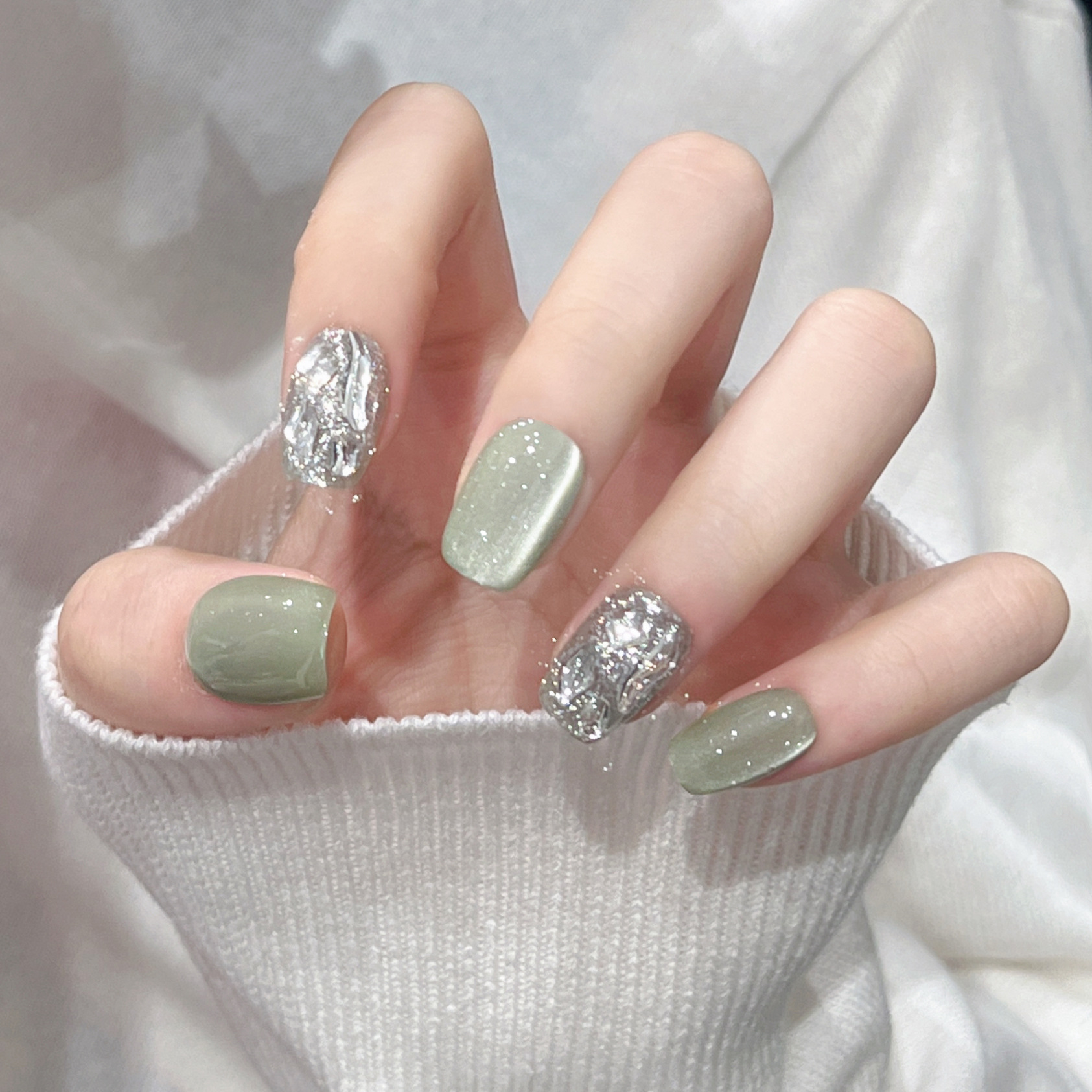 2025新款高级感绿色猫眼短款手工穿戴甲春夏甲片穿戴式指甲贴片