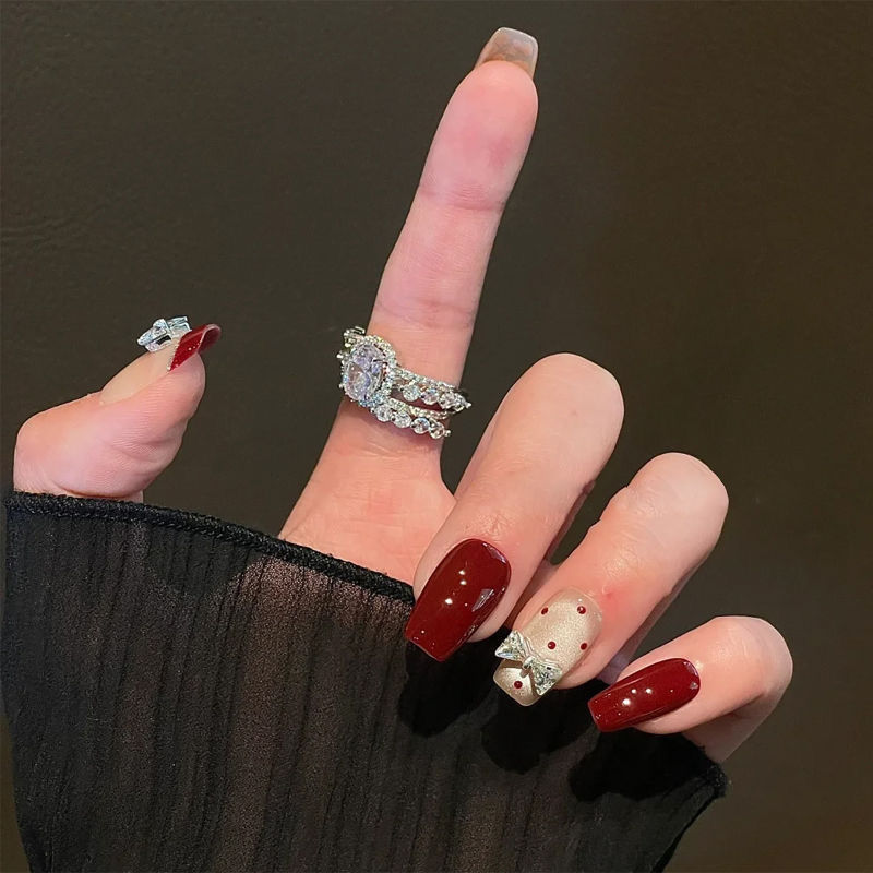 2025新年款手工美甲穿戴甲秋冬款高级感短款红色蝴蝶结甲片穿戴式