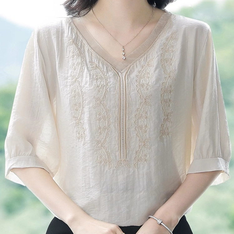 V领百搭衬衫女中袖夏季2026新款复古刺绣小衫宽松遮肚子妈妈上衣