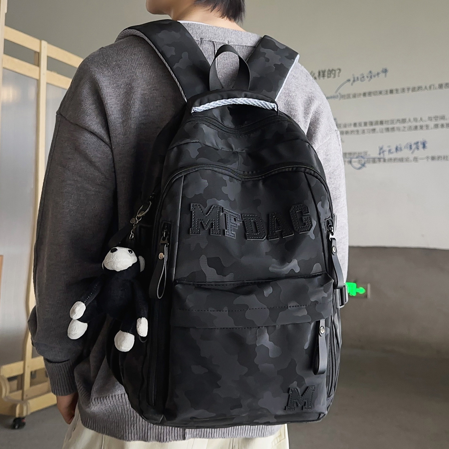 中点秋冬新款潮流迷彩书包男大学生高中防水大容量户外双肩背包女