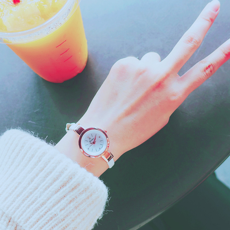 ʱÉк«¹úºÚ°×Ô²ÐÎС±íÅÌÆ¤´øÑ§Éú¸´¹Åϸ´øÅ®¿îÊÖ±íÍó±íŮʿʱװ±í