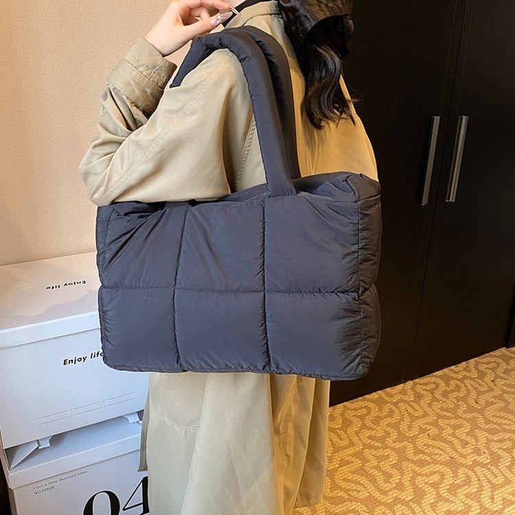 新款女士简约柔软大容量棉服包包云朵单肩托特少女洋气手提包