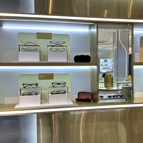 Стенд, коробка, солнцезащитные очки