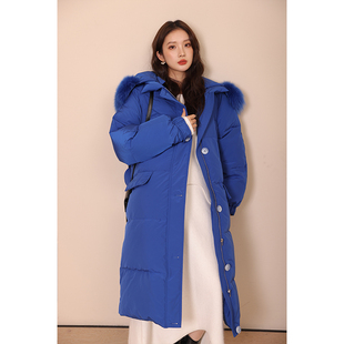 竹依依蓝色超大毛领羽绒服女长款2025冬季新款加厚过膝90白鹅绒服