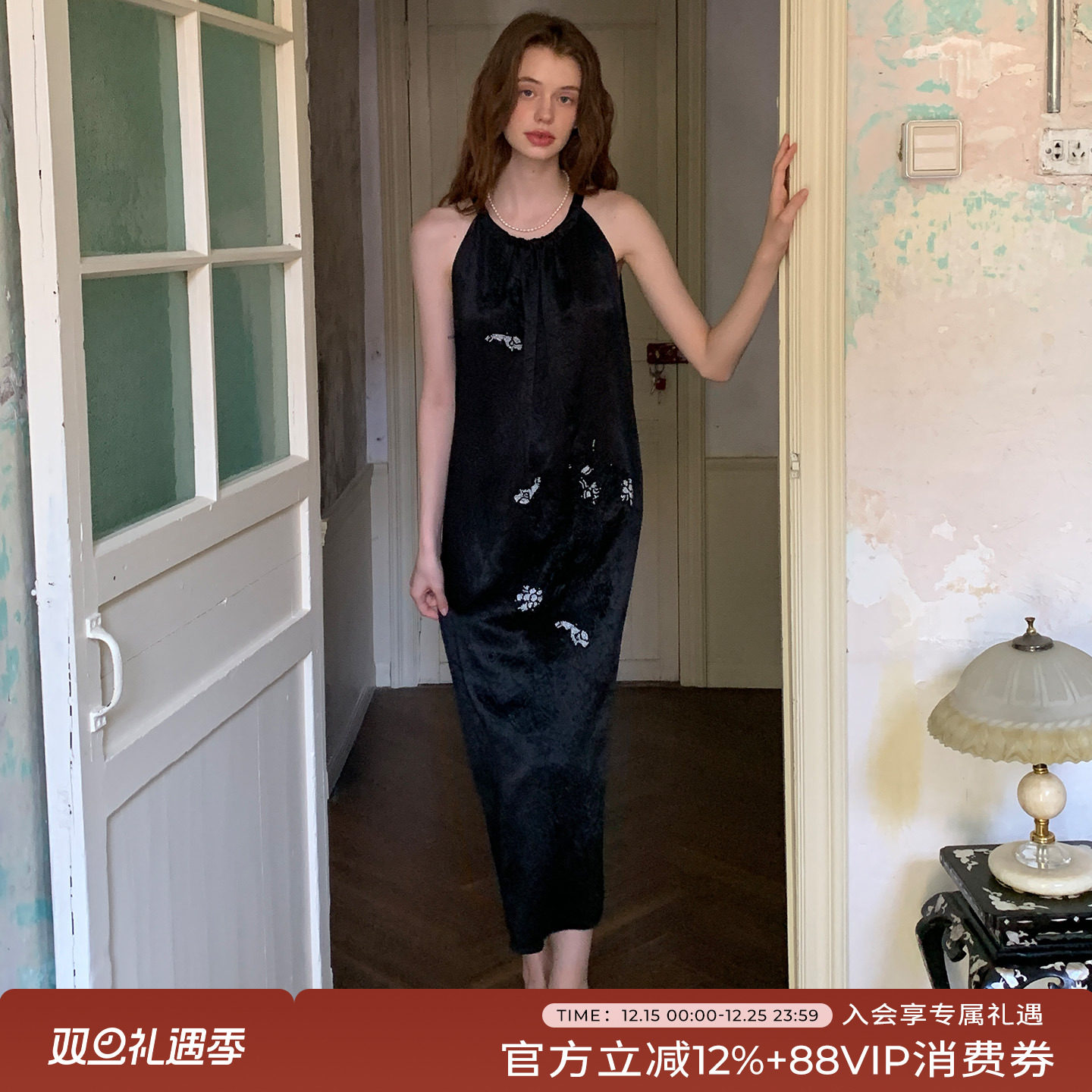 原创法式黑色挂脖无袖连衣裙女夏