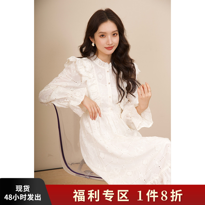 刺绣法式米白色连衣裙木耳荷叶边