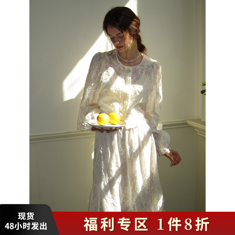 米白色刺绣蕾丝衫上衣半裙两件套