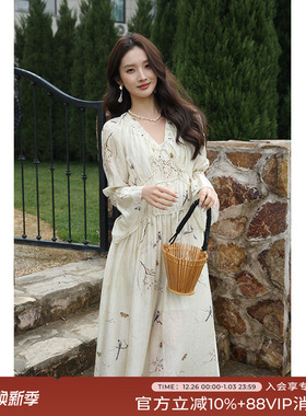 竹依依国风花鸟印花淡黄色连衣裙女2025新款法式V领收腰显瘦长裙
