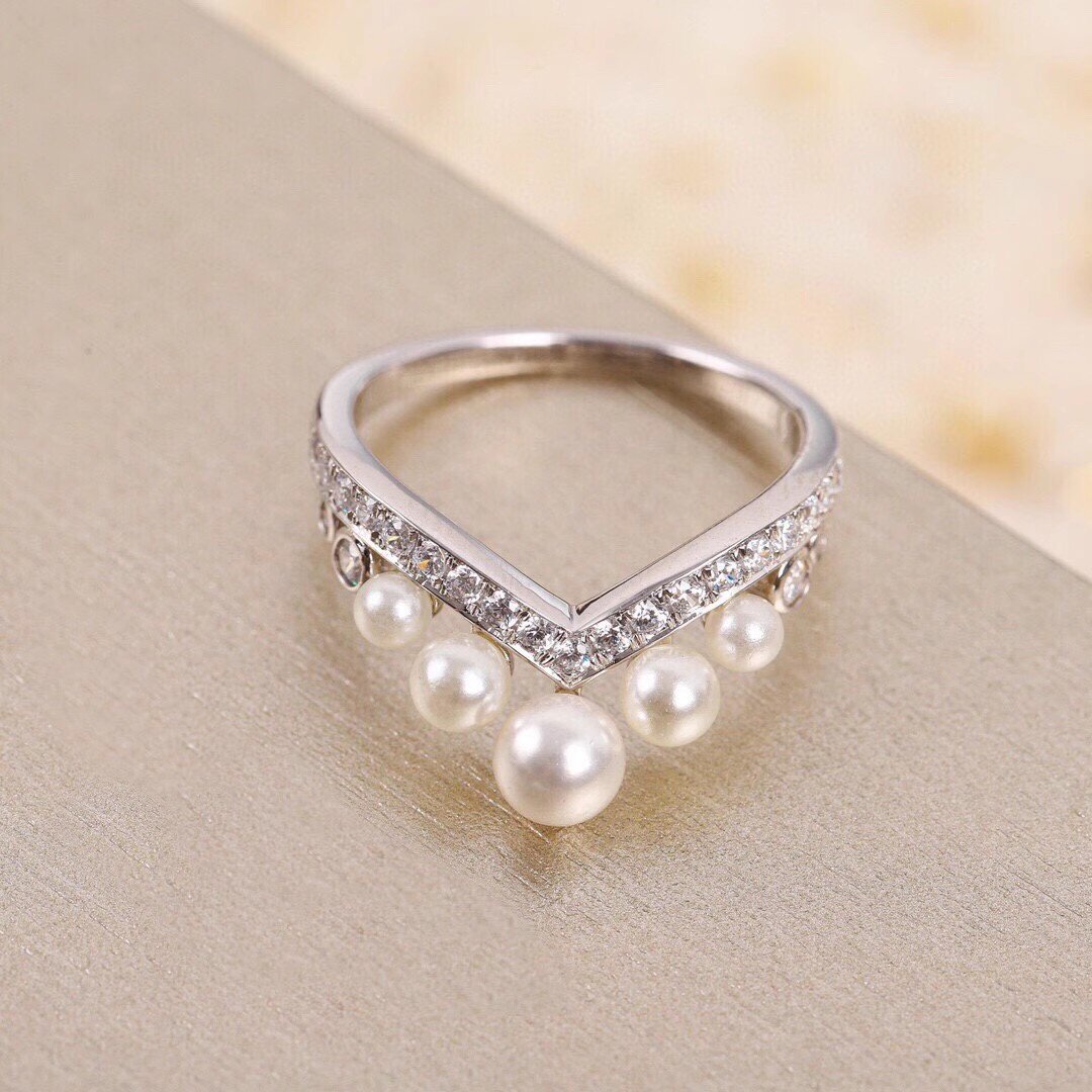 18k白金进口d色莫桑石新款v型约瑟芬珍珠微镶钻石排戒轻奢戒指女
