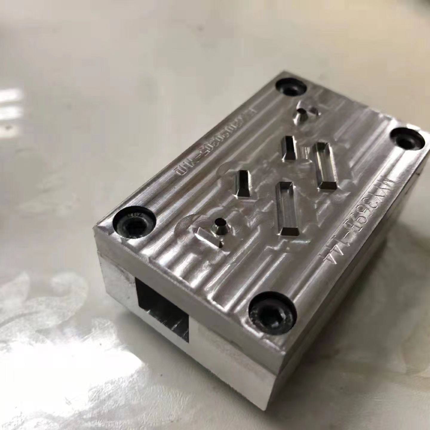 深圳厂家专业制作精雕落料刀模蚀刻落料模雕刻自动排费五金模具